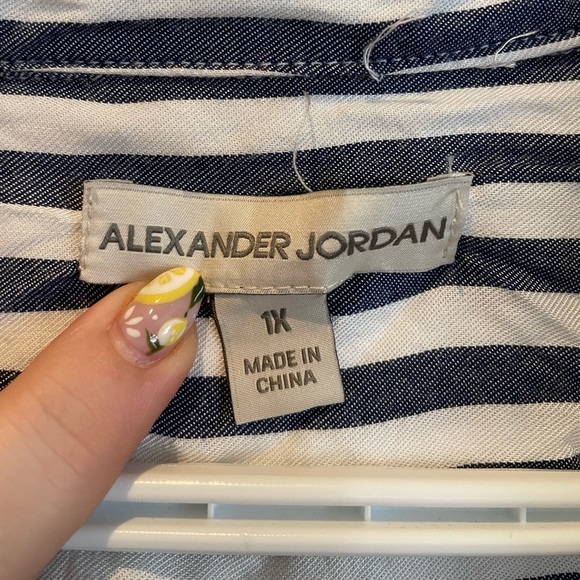 Women’s casual vneck button up - Picture 2 of 3